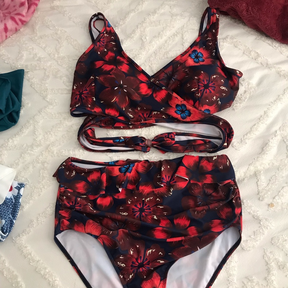 Bikini - Picture 2 of 2